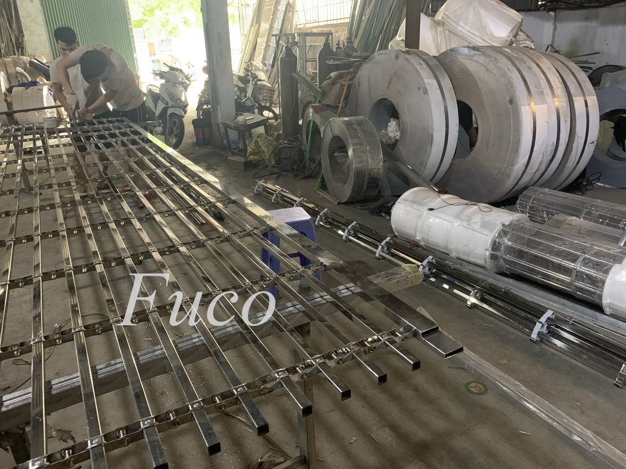 Cửa cuốn song ngang hộp 20x20, INOX 201 và INOX 304