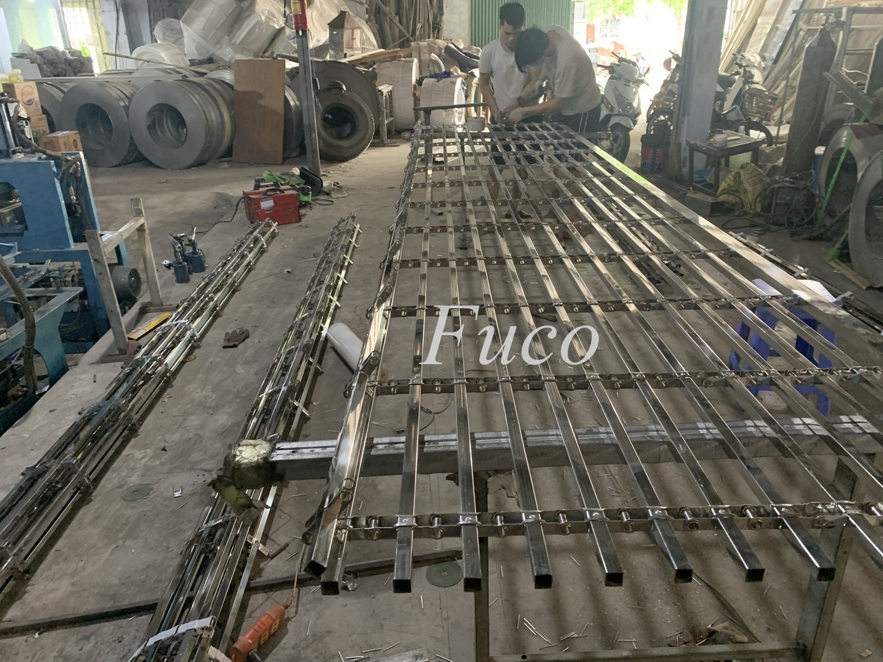 Cửa cuốn song ngang hộp 20x20, INOX 201 và INOX 304