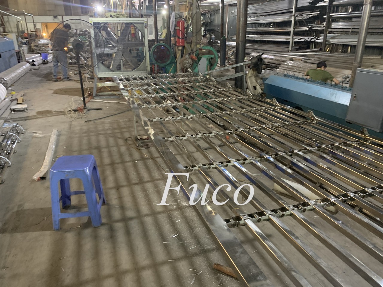 Cửa cuốn song ngang hộp 20x20, INOX 201 và INOX 304