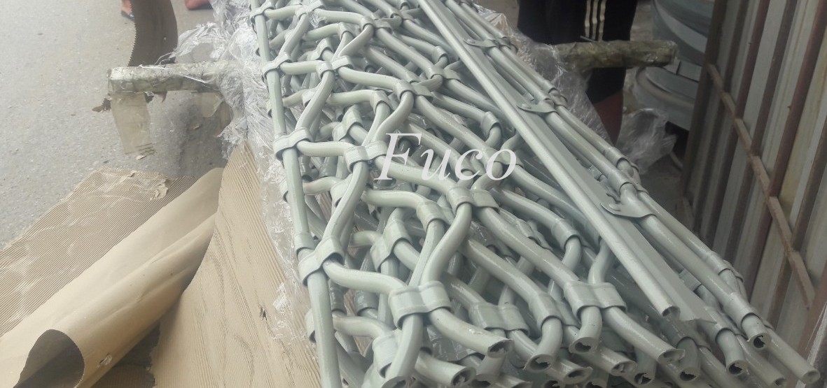 Cửa cuốn mắt võng sơn tĩnh điện và INOX 304