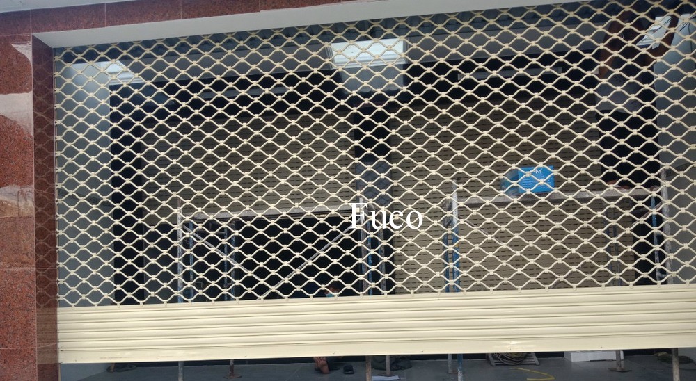 Cửa cuốn mắt võng sơn tĩnh điện và INOX 304