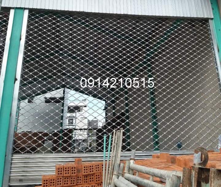 Cửa cuốn mắt võng sơn tĩnh điện và INOX 304
