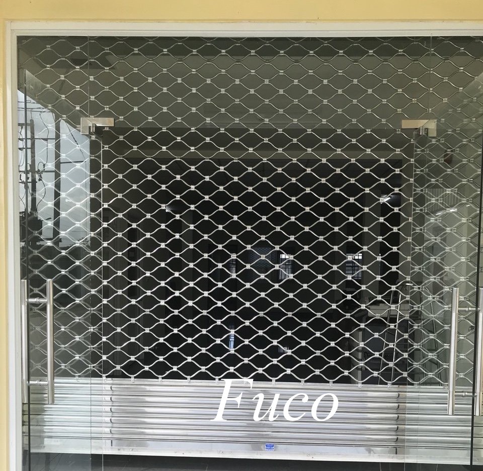 Cửa cuốn mắt võng sơn tĩnh điện và INOX 304