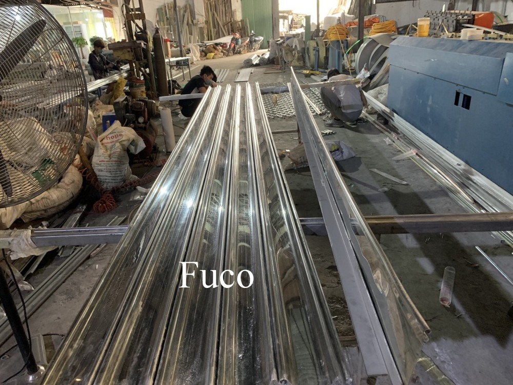 Cửa cuốn mắt võng sơn tĩnh điện và INOX 304