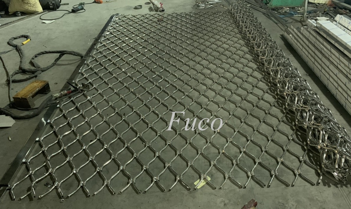 Cửa cuốn mắt võng sơn tĩnh điện và INOX 304