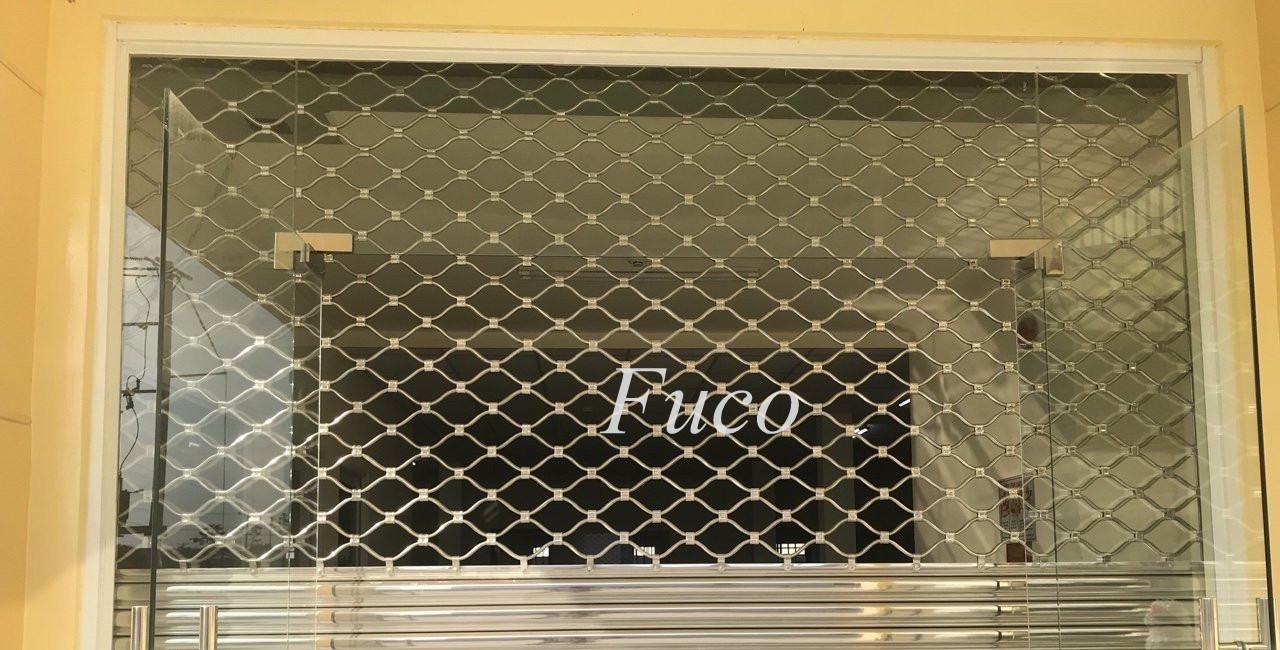 Cửa cuốn mắt võng sơn tĩnh điện và INOX 304