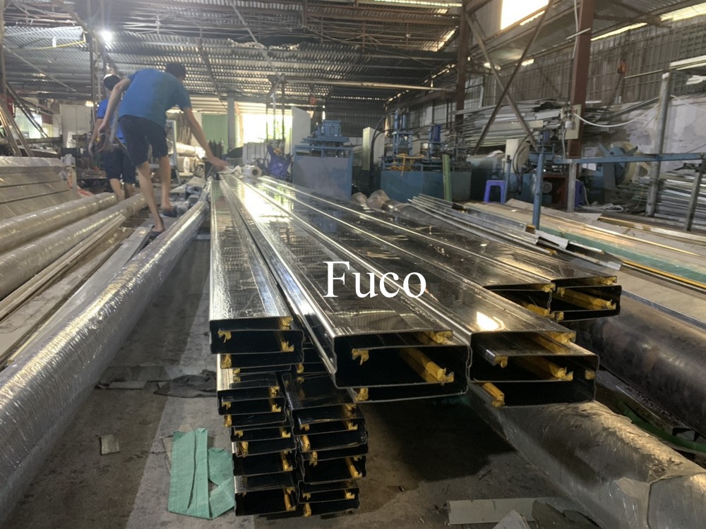 Cửa cuốn mắt võng sơn tĩnh điện và INOX 304