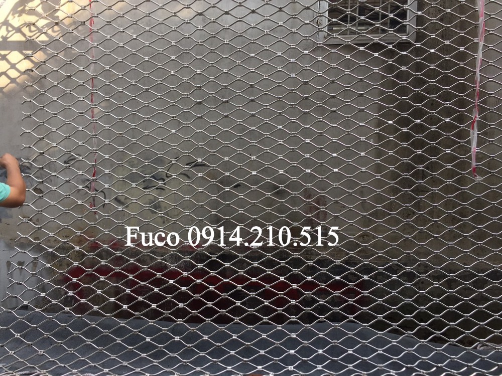 Cửa cuốn mắt võng sơn tĩnh điện và INOX 304