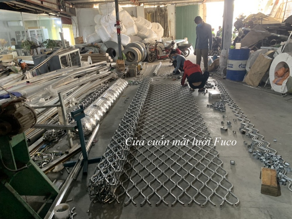 Cửa cuốn mắt võng sơn tĩnh điện và INOX 304