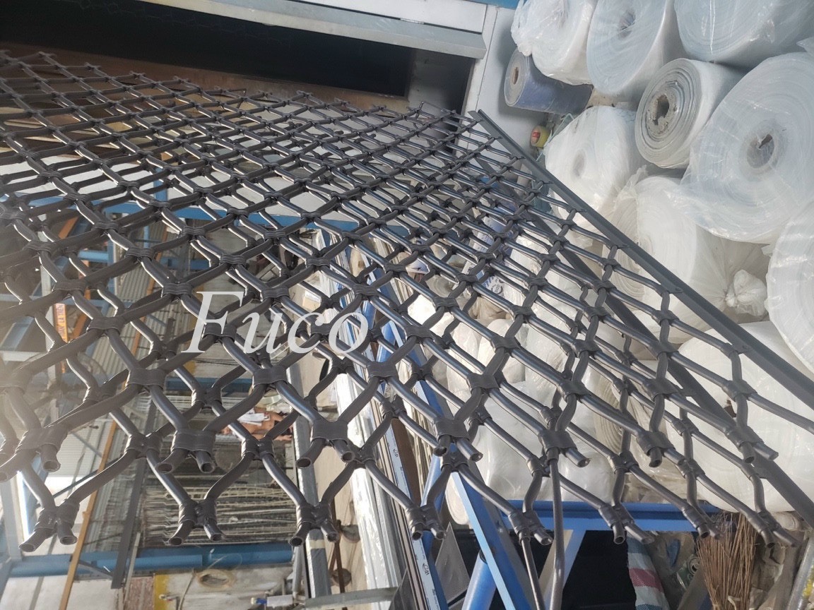 Cửa cuốn mắt võng sơn tĩnh điện và INOX 304
