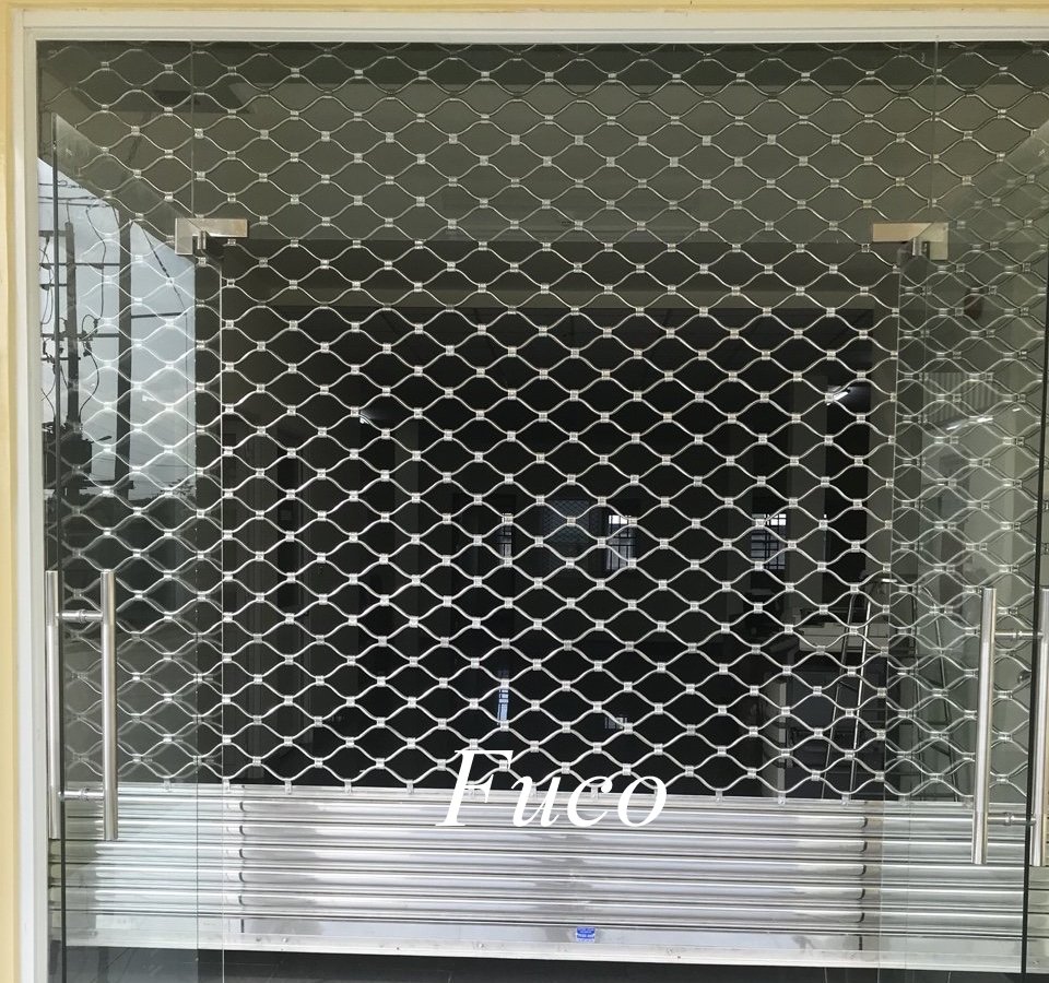 Cửa cuốn mắt võng sơn tĩnh điện và INOX 304
