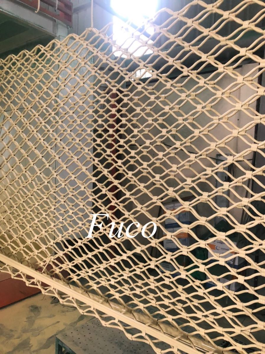 Cửa cuốn mắt võng sơn tĩnh điện và INOX 304