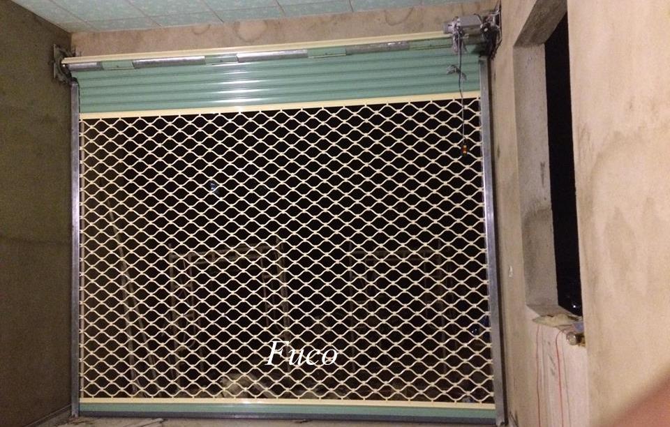Cửa cuốn mắt võng sơn tĩnh điện và INOX 304