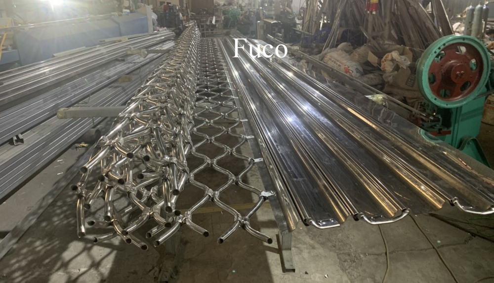 Cửa cuốn mắt võng sơn tĩnh điện và INOX 304