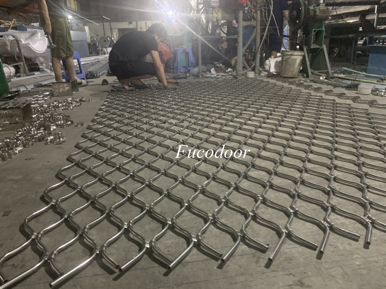 Cửa cuốn Mắt Võng INOX