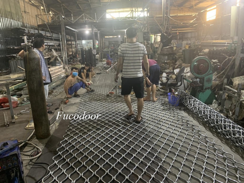 Cửa cuốn Mắt Võng tại điện máy xanh Ninh Thuận, Báo giá cửa cuốn mắt lưới tại Hà Nội