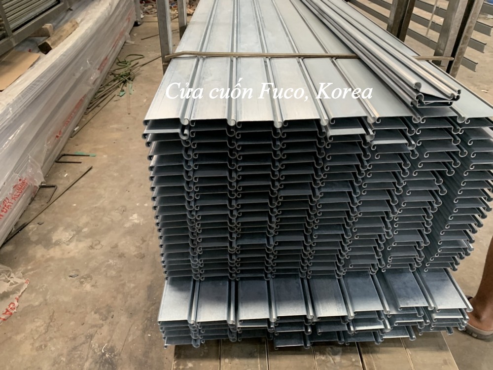 Thân cửa cuốn siêu trường ST85 được làm bằng thép mạ kẽm