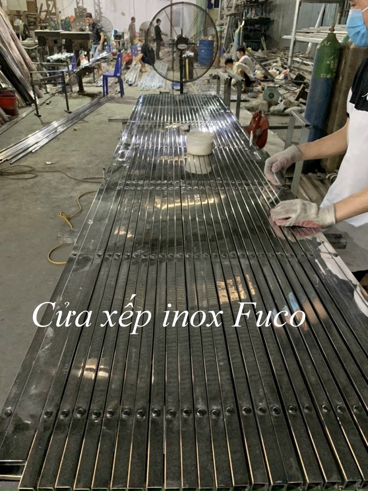 Làm cửa xếp inox  fuco