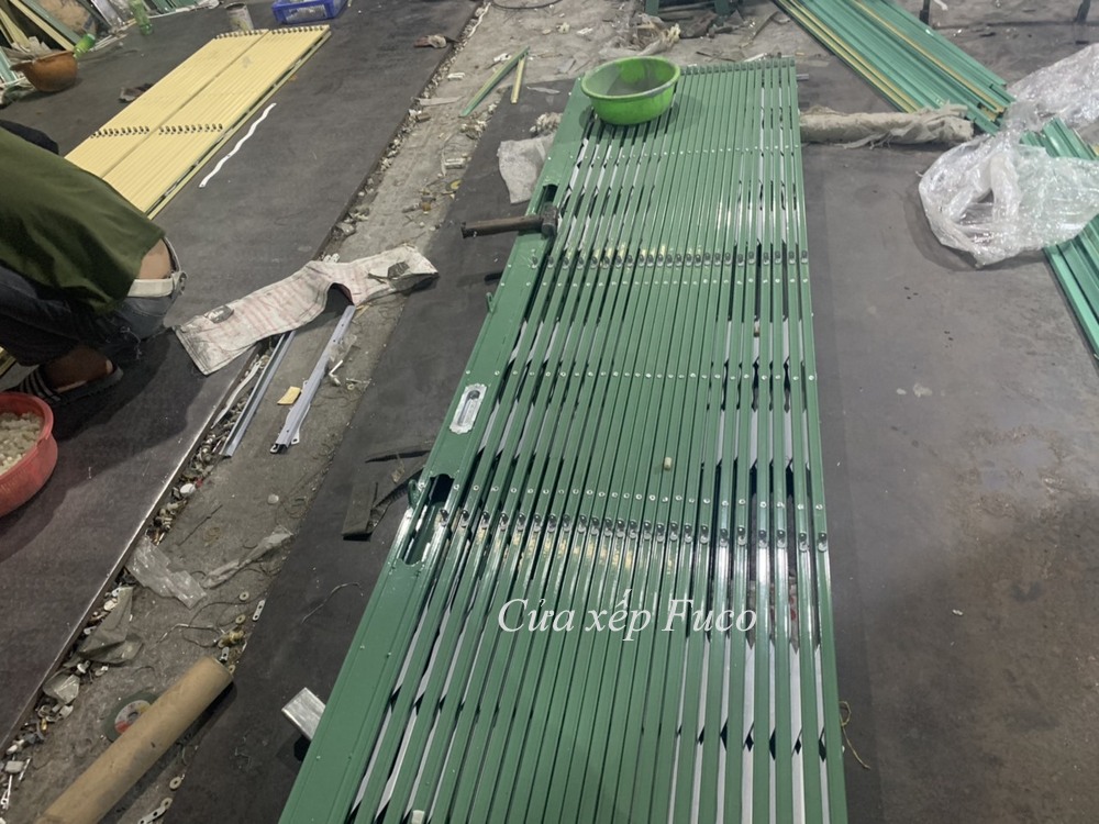Cửa xếp thang máy