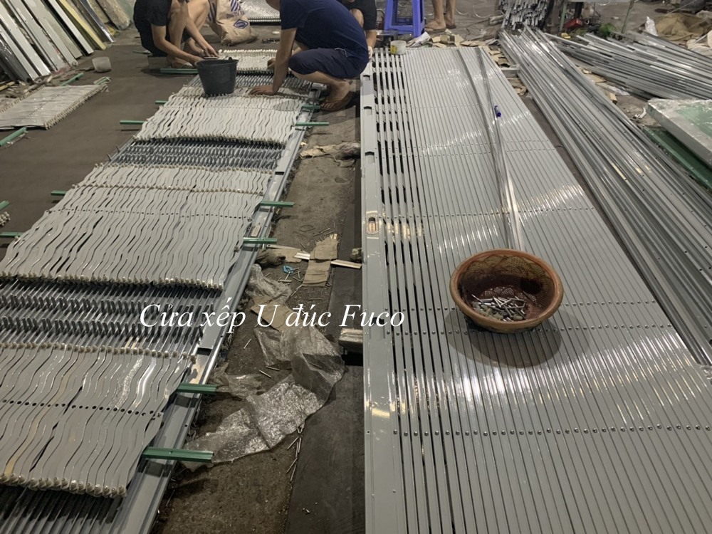 Cách làm cửa xếp inox, cửa xếp inox Fuco